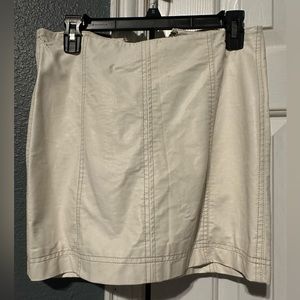 FREE PEOPLE Cream White Vegan leather Mini skirt Size 2 with back zipper